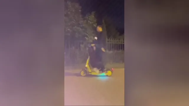 Russische Studenten beschlossen, beim Rollerfahren Oralsex zu haben